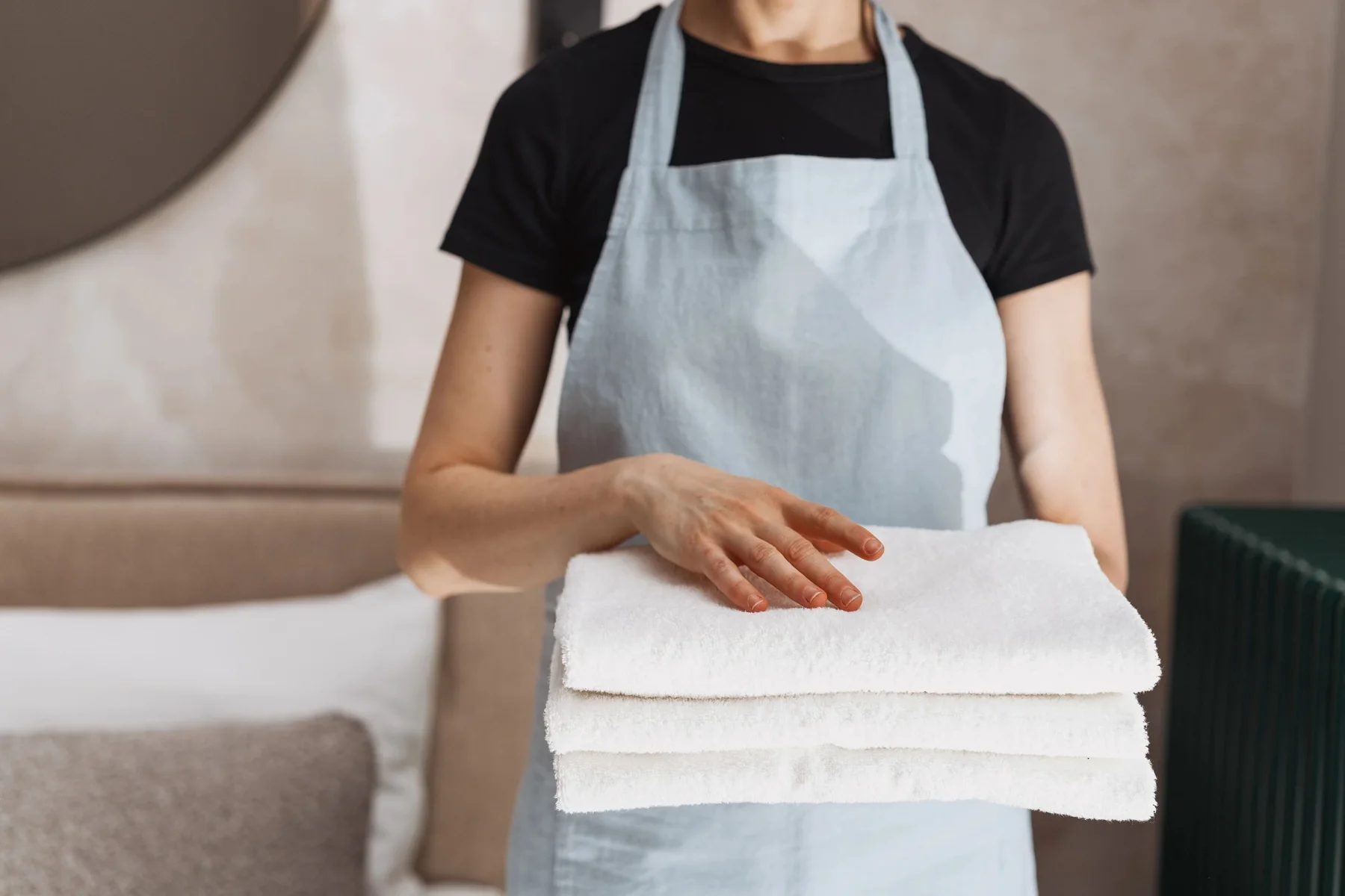 Airbnb Turnover Cleaning Orlando: Keep Your 5-Star Rating